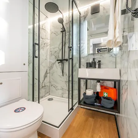 Hotel na wodzie The Homeboat Company 3*