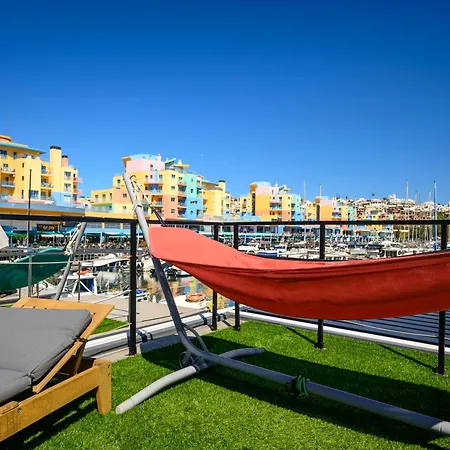 The Homeboat Company 3*