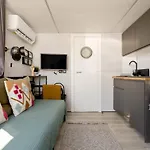 The Homeboat Company Botel 3*