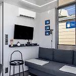 The Homeboat Company ספינת מלון 3*