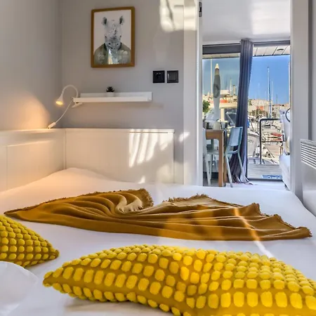 The Homeboat Company 3*