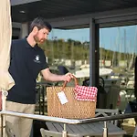 بوتيل The Homeboat Company البوفيرا