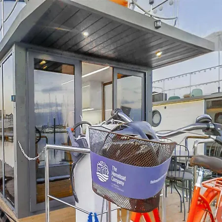 Hotel en barco The Homeboat Company