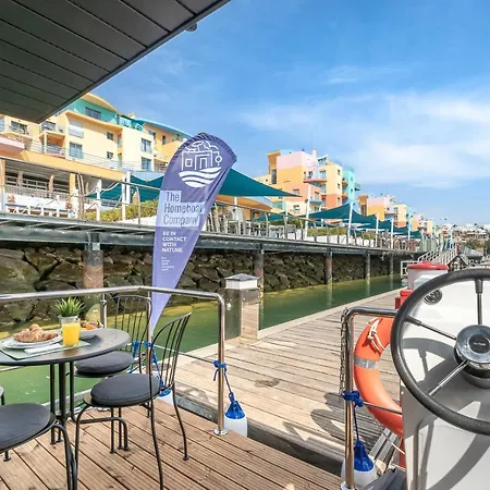 The Homeboat Company 船上ホテル 3*