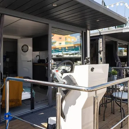 The Homeboat Company Hotel en barco