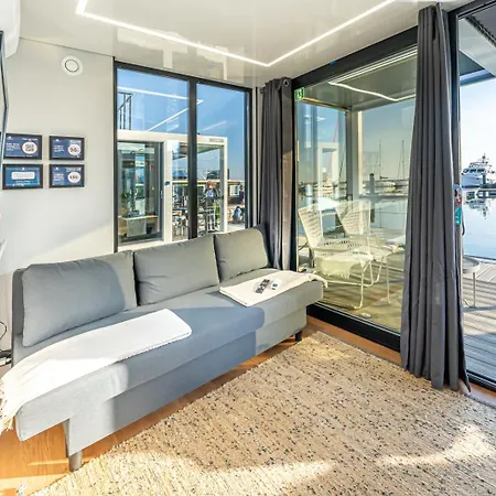 The Homeboat Company Hotel en barco