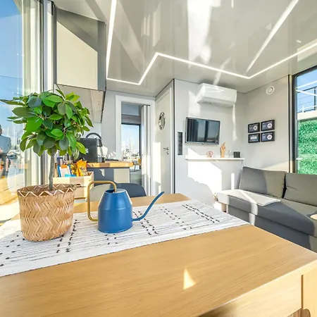 Hotel en barco The Homeboat Company 3*
