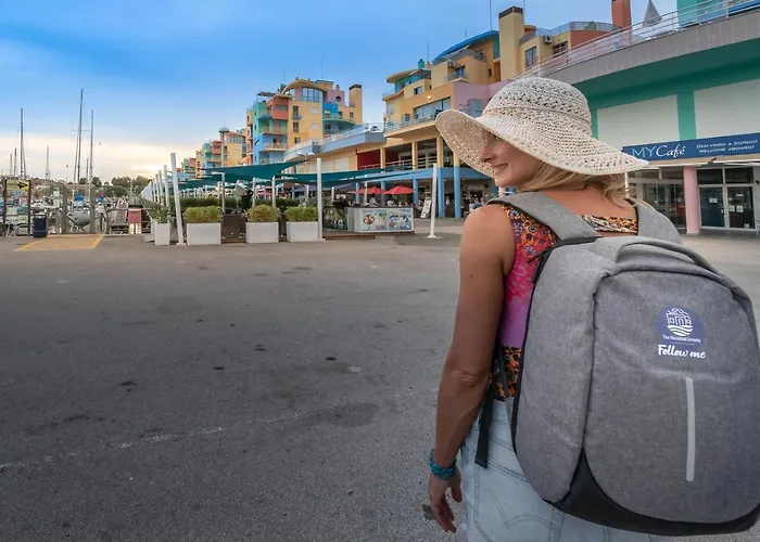 The Homeboat Company Botel 3*